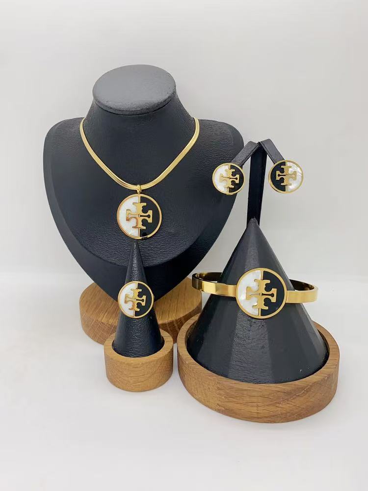 Tory Burch - Black & White